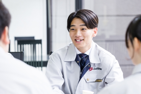 先輩社員インタビュー