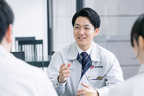先輩社員インタビュー